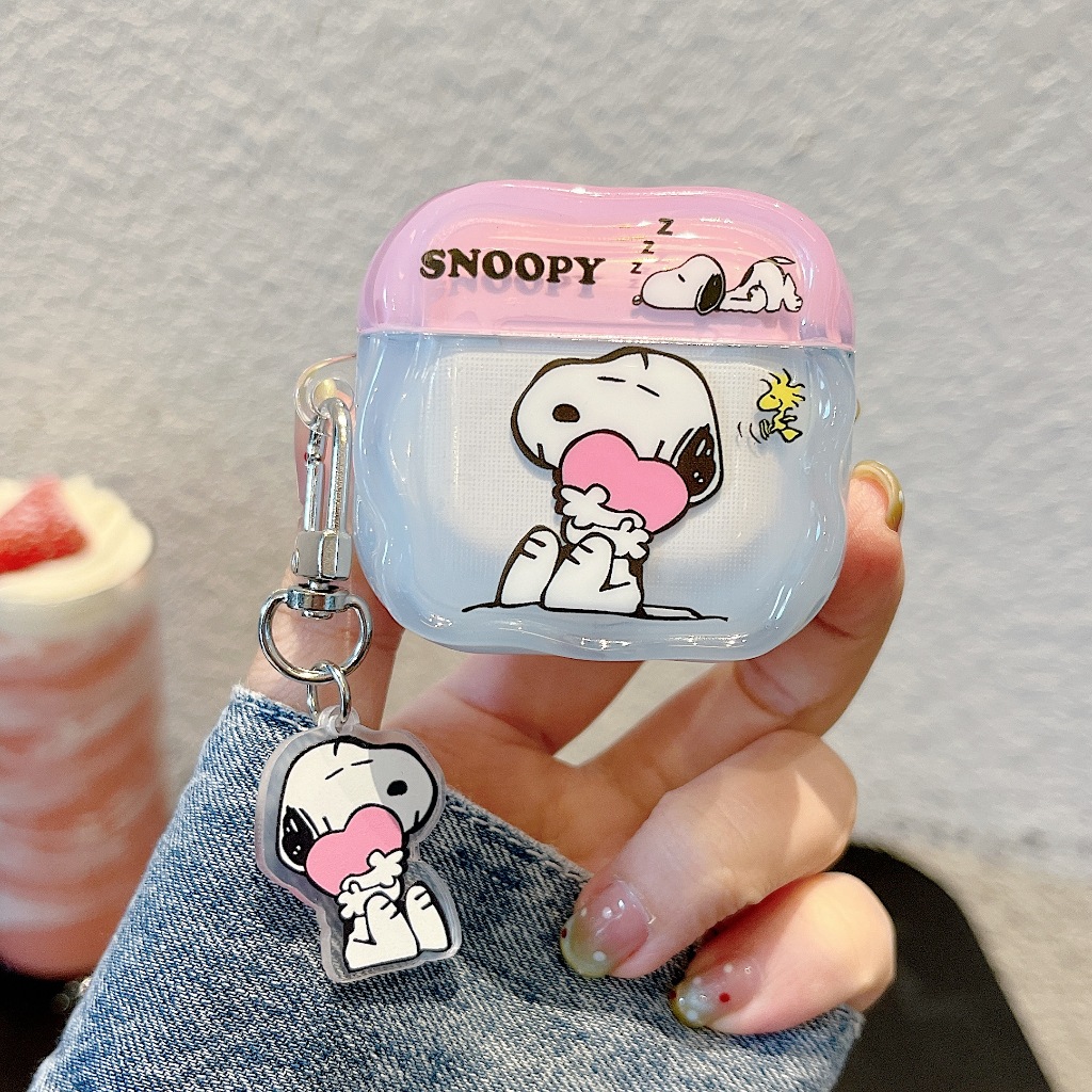 สีฟ้าและสีชมพู Snoopy สําหรับ AirPods Pro3 กรณีกันกระแทกหูฟังสําหรับ AirPods Pro3/4 (ANC)/4/Pro2/3/Pro/2/1