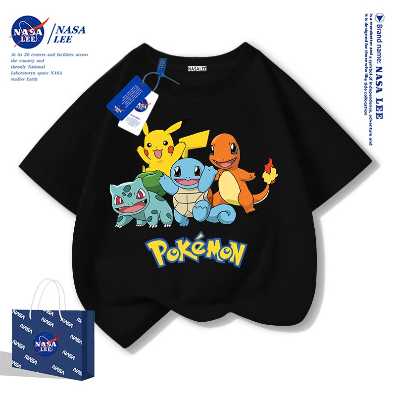 【สินค้ามีในสต็อก】 เสื้อยืดคอตตอนสีดำสำหรับเด็ก ลายโปเกมอน (Pokémon) แบรนด์ NASA