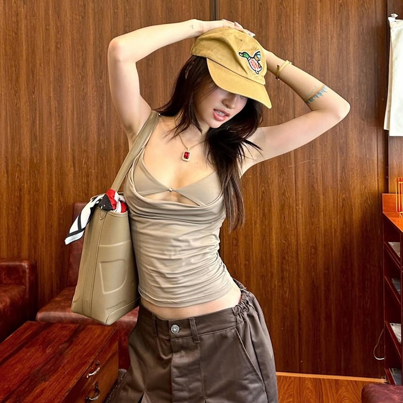 Cutenew สลิงเสื้อกั๊กแข็งปิดไหล่ Cleavage ไม่สม่ําเสมอ Patchwork Ruched Navel สัมผัสฤดูร้อนผู้หญิงแฟชั่นลําลองเซ็กซี่ Street สไตล์