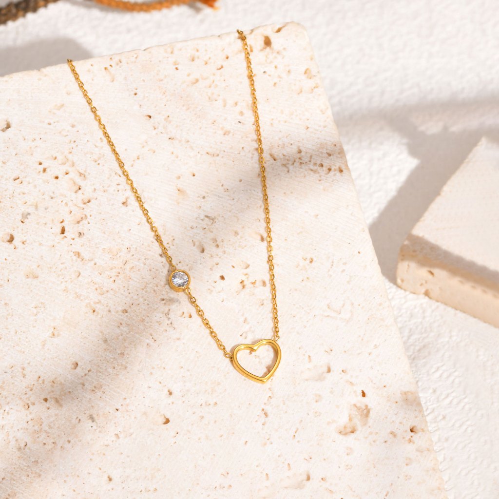 Vnox จี้สร้อยคอสแตนเลสรูปหัวใจสีทองสําหรับผู้หญิง