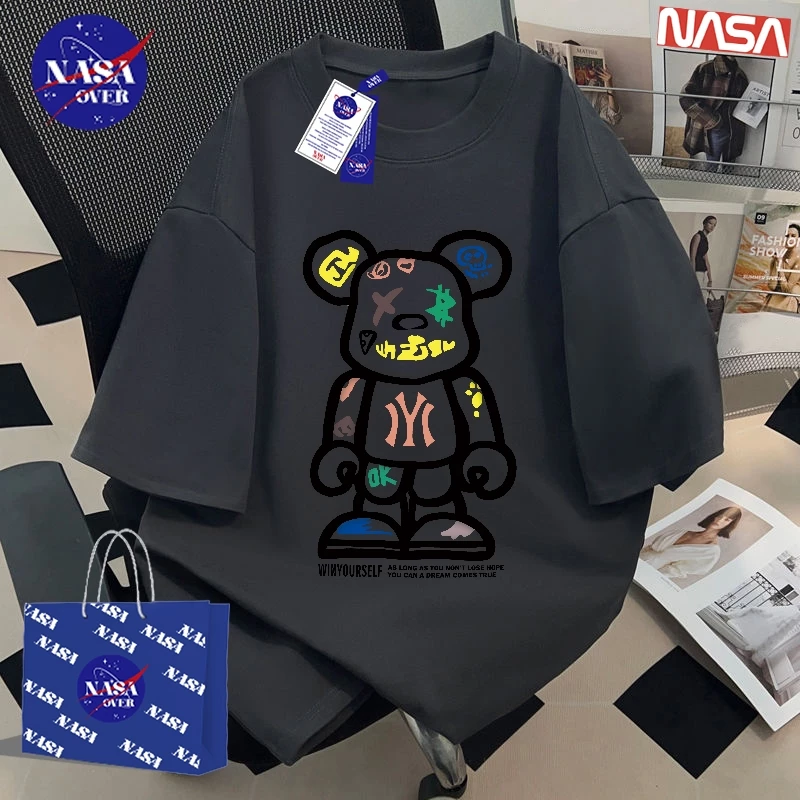 【พร้อมส่ง】🔥NASA ผ้าฝ้ายแท้100% เสื้อ ทรงโอเวอร์ไซส์ เสื้อยืด ลายพิมพ์หมีน้อยกราฟฟิตี้🎨 ใส่ได้ทั้งชายหญิงYG858