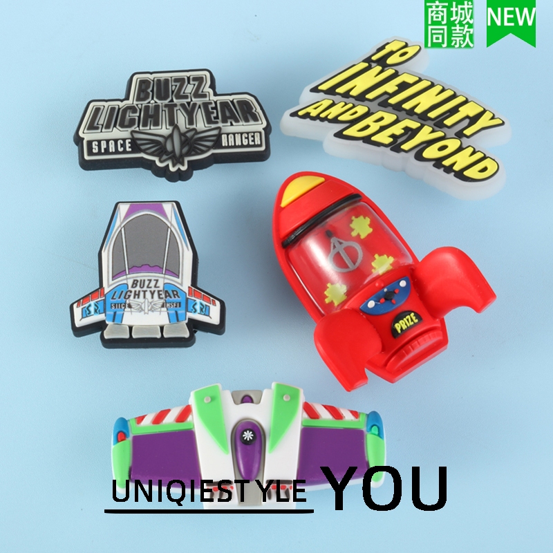 สไตล์ใหม่รองเท้าหลุมเครื่องประดับดอกไม้ตกแต่งอุปกรณ์ DIY พื้นผิวของเล่น Story Buzz Lightyear