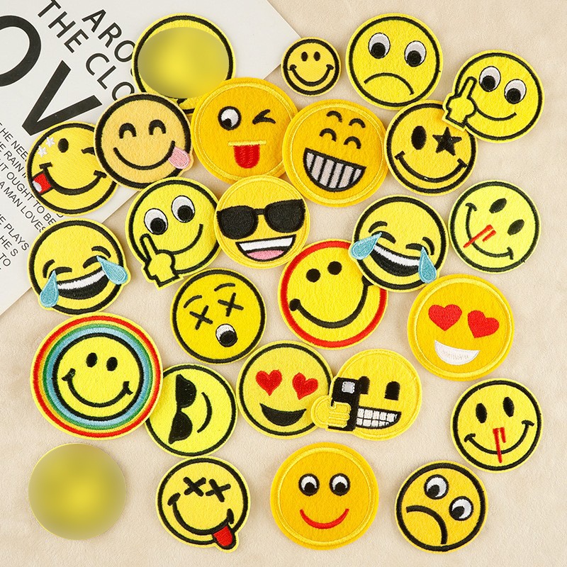 5 ซม.หน้ายิ้มเหล็กบนแพทช์ Smile Expression เย็บปักถักร้อย Applique Badge Patch สติกเกอร์ถ่ายเทความร้อนสําหรับเสื้อผ้า