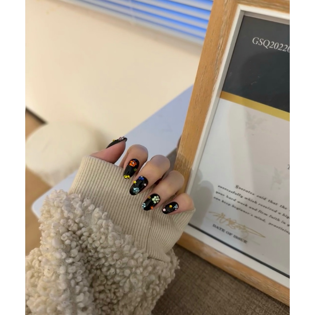 เพชรสี retro florets เล็บปลอมประดิษฐ์แฮนด์เมดสั้นน่ารัก