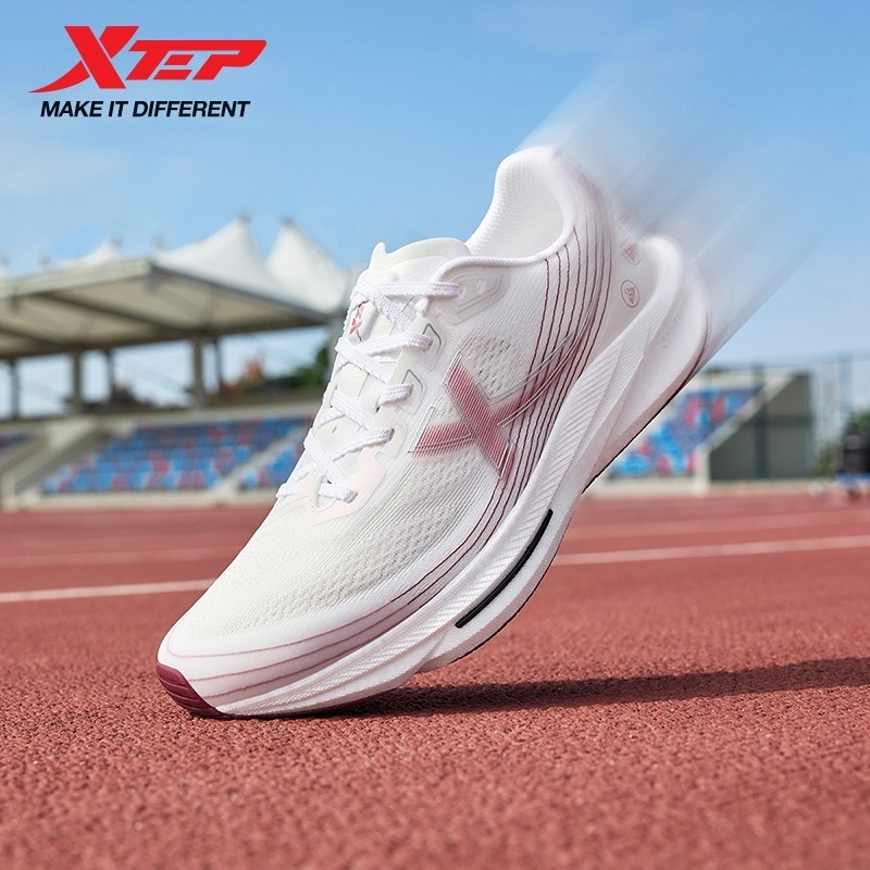 XTEP One Piece Quick Score ผู้หญิงรองเท้าวิ่งแผ่นไนลอนไฟเบอร์กลาสบอร์ดเสถียรภาพสวมใส่สําหรับรองเท้าผ