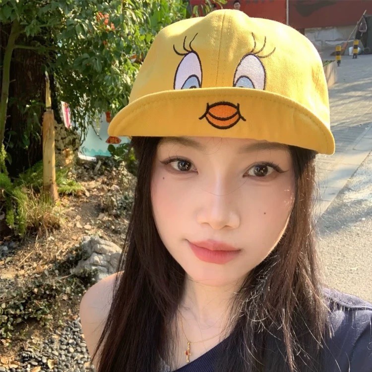 2025 ฤดูร้อนสไตล์ใหม่หมวกเป็ดน้อยสีเหลืองการ์ตูนเมาส์ปัก