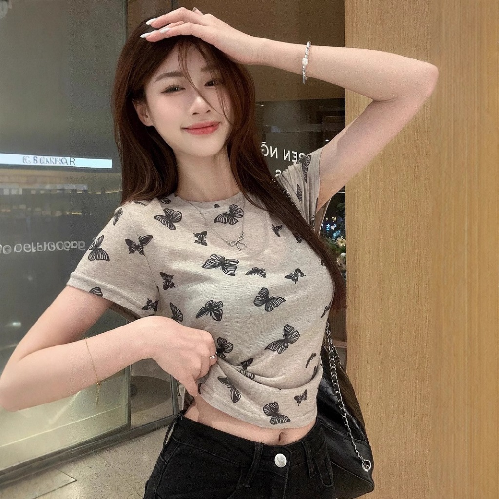 เสื้อยืดแขนสั้นคอกลมและสลิมมิ่งสไตล์สั้นเสื้อสวมหัวด้านบนพิมพ์ลายผีเสื้อ