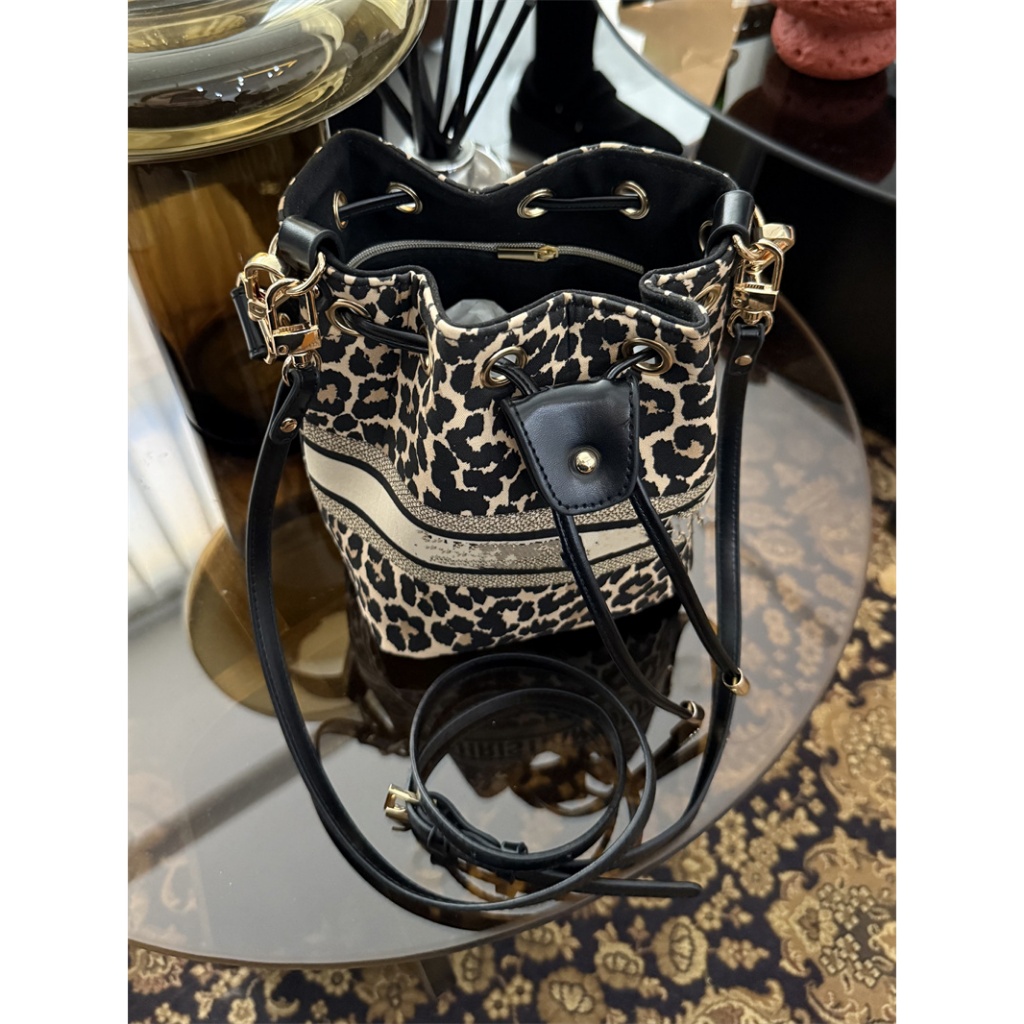 !!!ขายร้อน!!!2025 กระเป๋าทรงถัง กระเป๋าสะพายข้างลายเสือดาวดัดแปลง(ไม่มีกล่องบรรจุภัณฑ์!) - รูปที่ 3