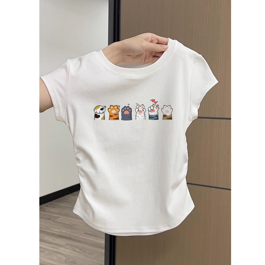 TIHIK เสื้อยืดรัดรูป เสื้อผู้หญิงลายน่ารัก สาวอวบใส่ได้ ใส่แล้วพรางหุ่น เอวคอดสุด แต่งย่นข้างรุ่น C002254