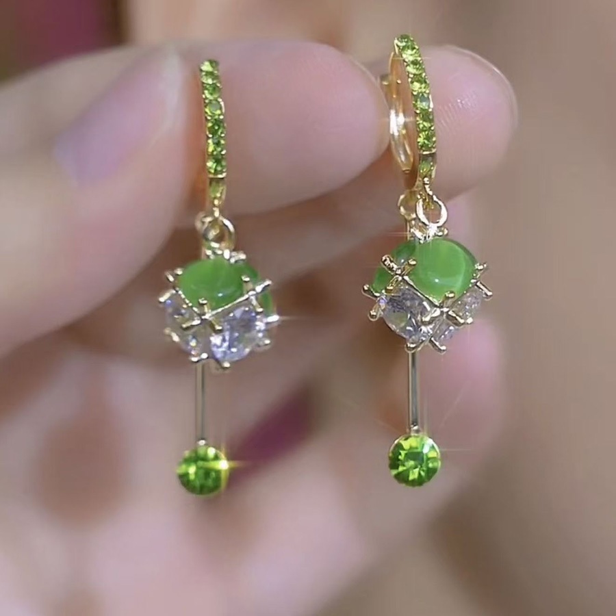 สีเขียว Rhinestone Ball ต่างหูพู่หญิงแฟชั่น High-End Light Luxury ต่างหู