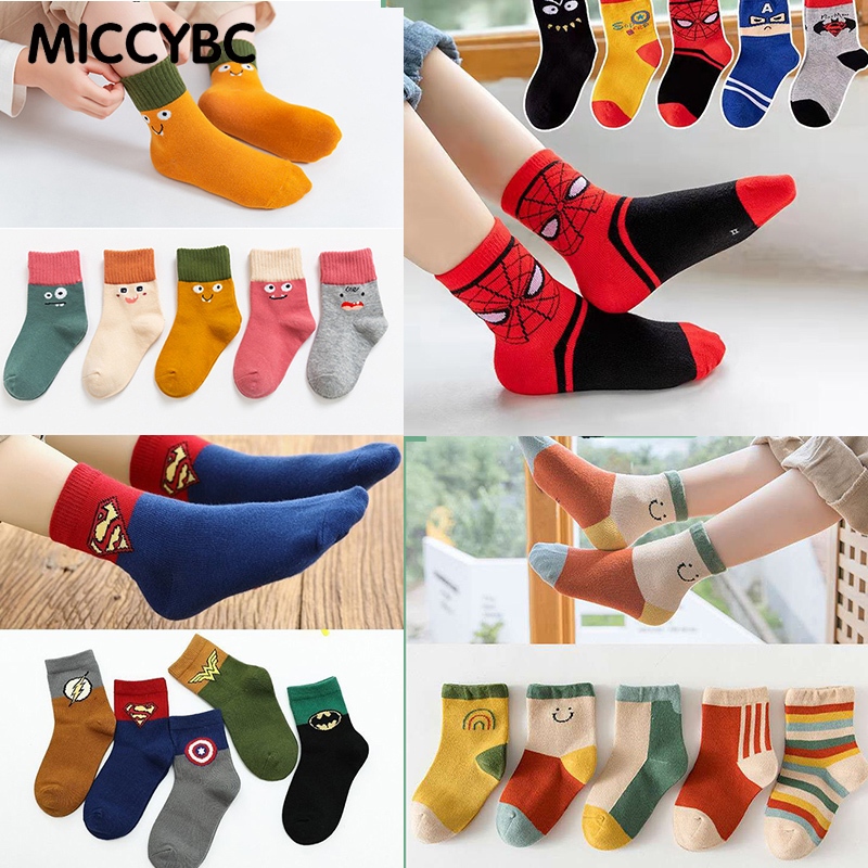 【Bangkok Delivery】5 คู่  สะดวกสบายป้องกันกลิ่นเหม็นถุงเท้านักเรียน 1- 12 ปี  นุ่มระบายอากาศและดูดซับเหงื่อ ถุงเท้ากีฬา  ลายฮีโร่ลายสายรุ้ง