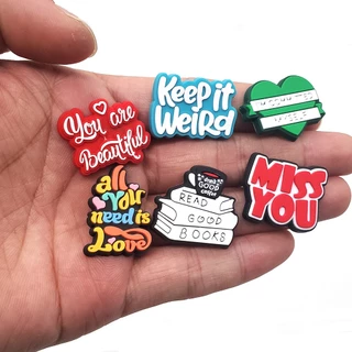 Hot 1 ชิ้นสีดําและสีขาว Series รองเท้า charms อุปกรณ์เสริมตกแต่งรองเท้าแตะรองเท้าแตะหัวเข็มขัดของขวัญ