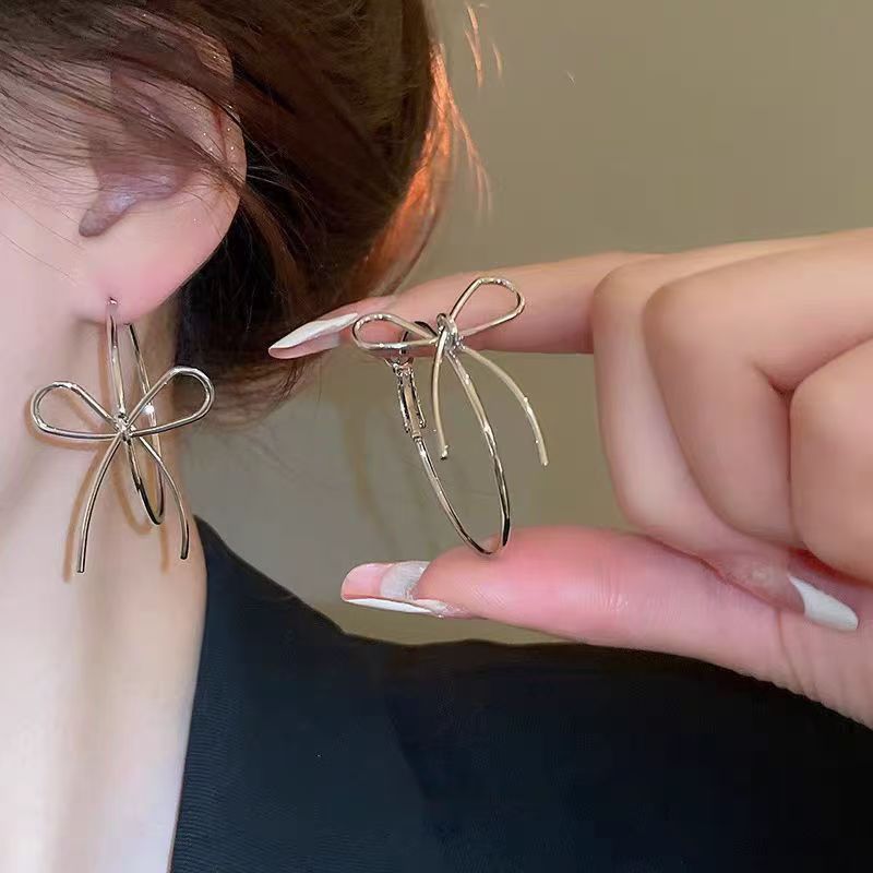 โบว์ต่างหูสุภาพสตรีห่วงประณีตแฟชั่นต่างหูเฉพาะ