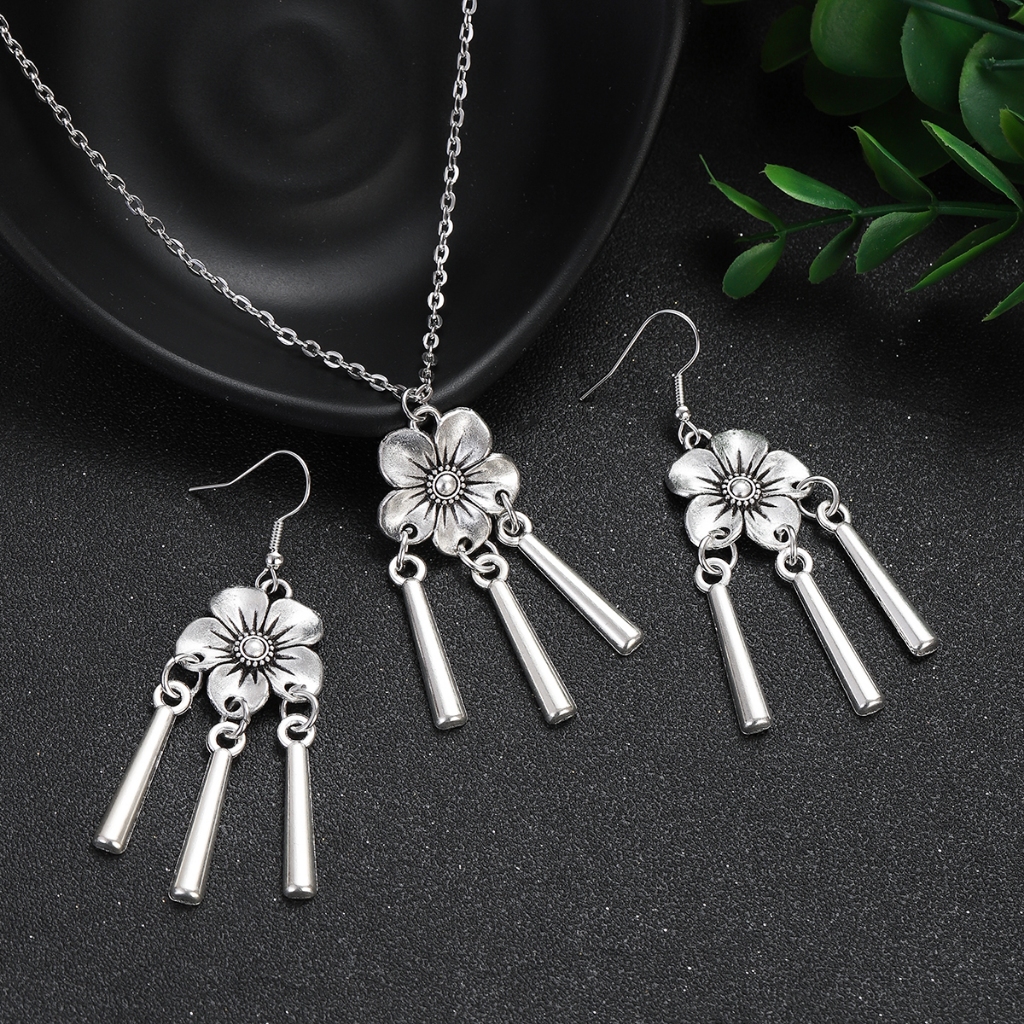 ชาติพันธุ์อินเดียเงินสีดอกไม้จี้สร้อยคอชุดผู้หญิงวินเทจโลหะผสมโลหะเรขาคณิตพู่ต่างหูชุดเครื่องประดับ