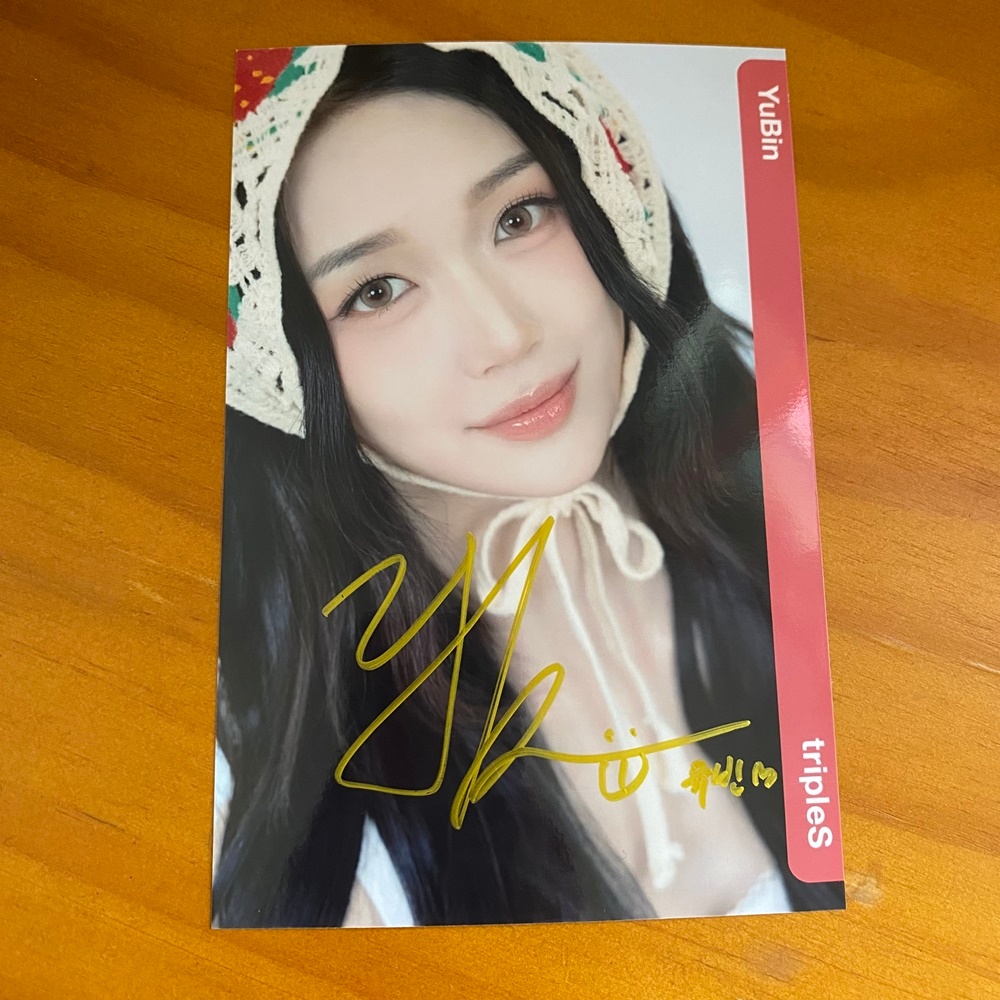 ป้ายมือ TripleS YUBIN AUTOGRAPHED ภาพถ่าย 6 นิ้ว SIGNED COLLECTION