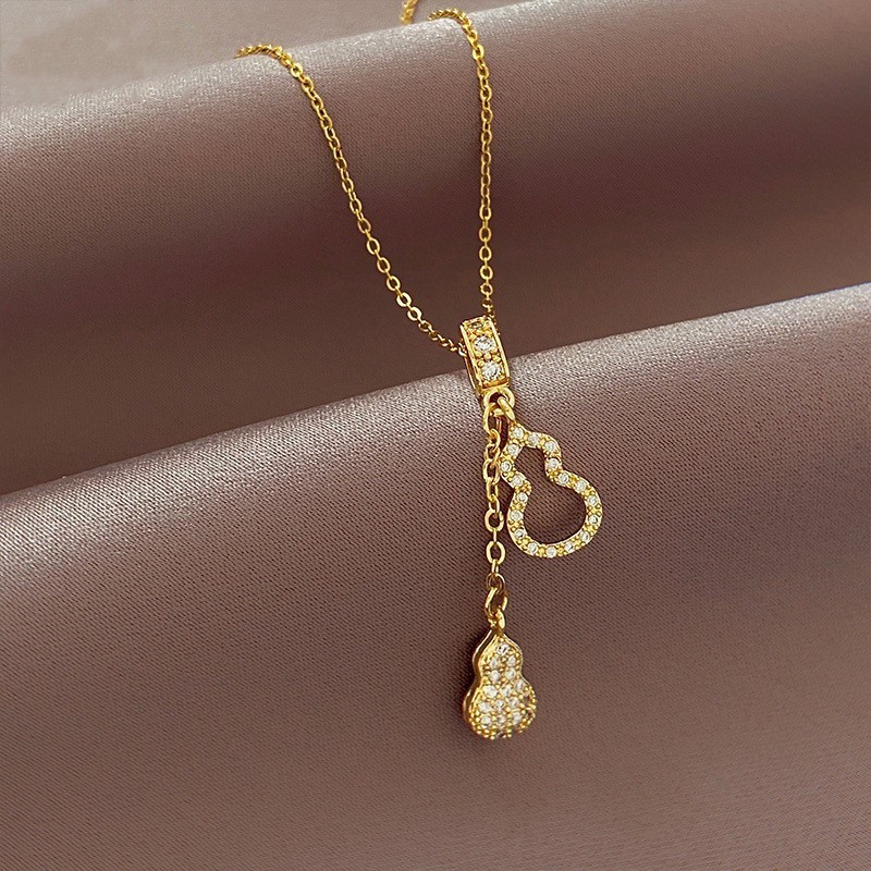 จี้น้ําเต้าสองด้าน เหล็กไทเทเนียม 18K Gold-Plated สร้อยคอหรูหราคลาสสิก