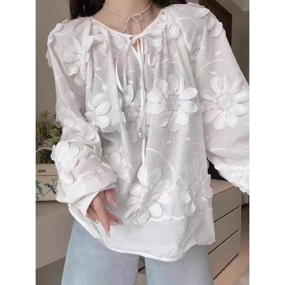 แฟชั่นเกาหลีผู้หญิงแขนยาว ย้อนยุค หลวมรอบคอ สบายๆ ดอกไม้ลูกไม้ สีขาvezื้อท็อปส์
