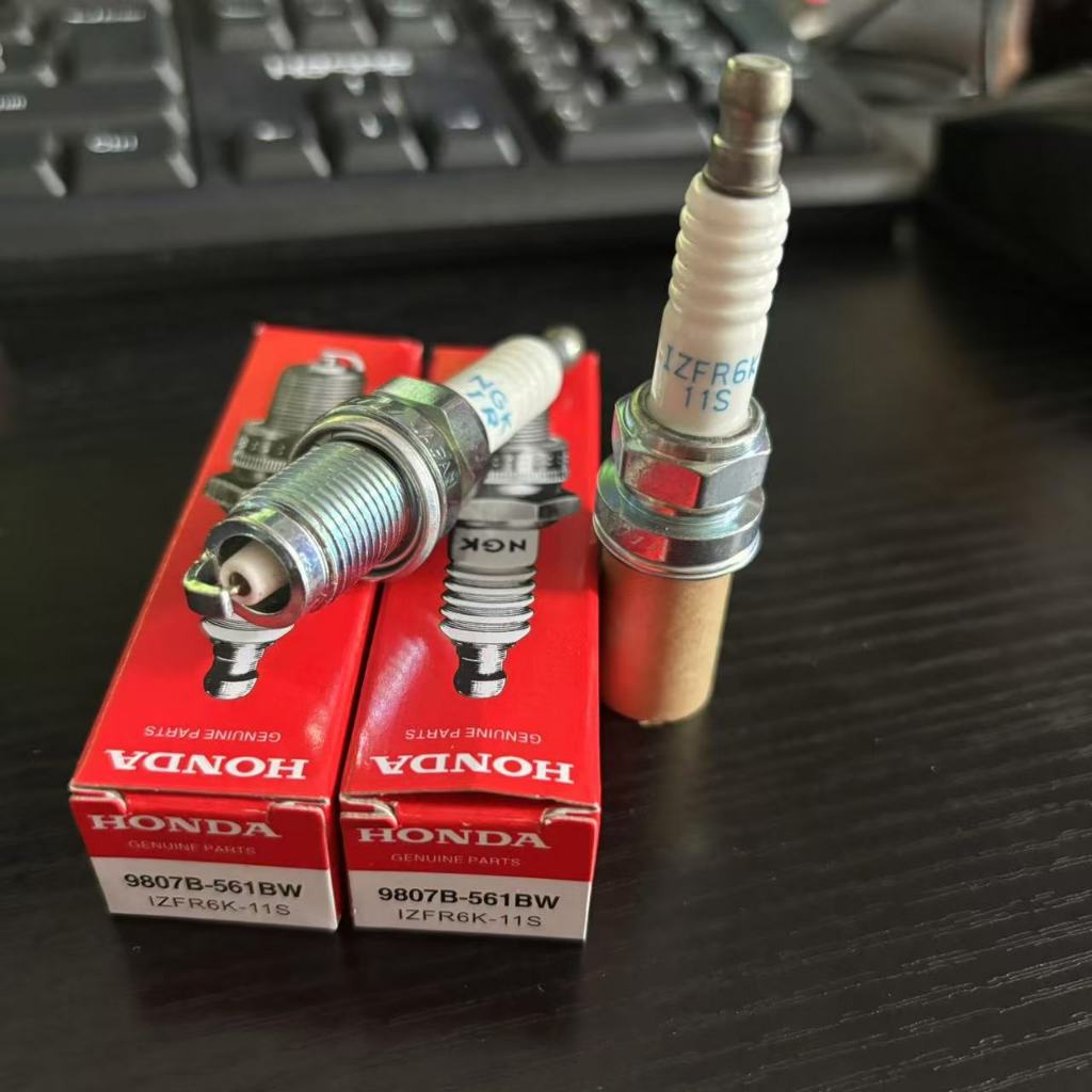 Honda IZFR6K-11S 9807B-561BW Iridium Platinum NGK หัวเทียน Stream รุ่นที่แปด CR-V Fengfan 1.8L CIVIC