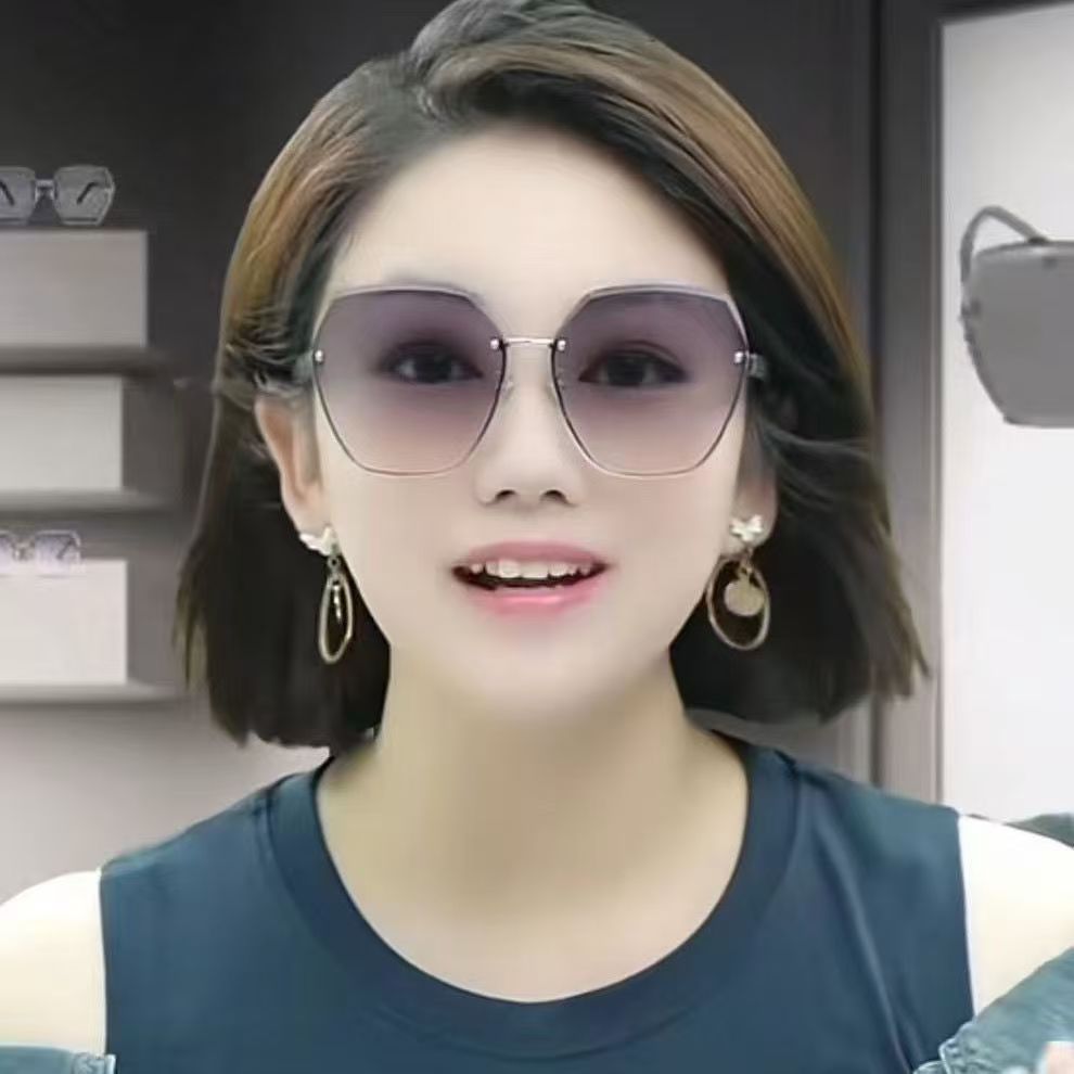 แว่นกันแดดผู้หญิง 2025 กรอบใหญ่ สไตล์แฟชั่น ป้องกันรังสียูวี ลดเลือนวัย