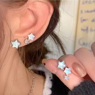 แฟชั่น Symphony Star Pearl สุภาพสตรีต่างหูขนาดเล็กประณีต Niche High-End