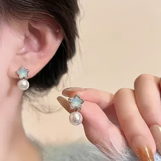 แฟชั่น Symphony Star Pearl สุภาพสตรีต่างหูขนาดเล็กประณีต Niche High-End