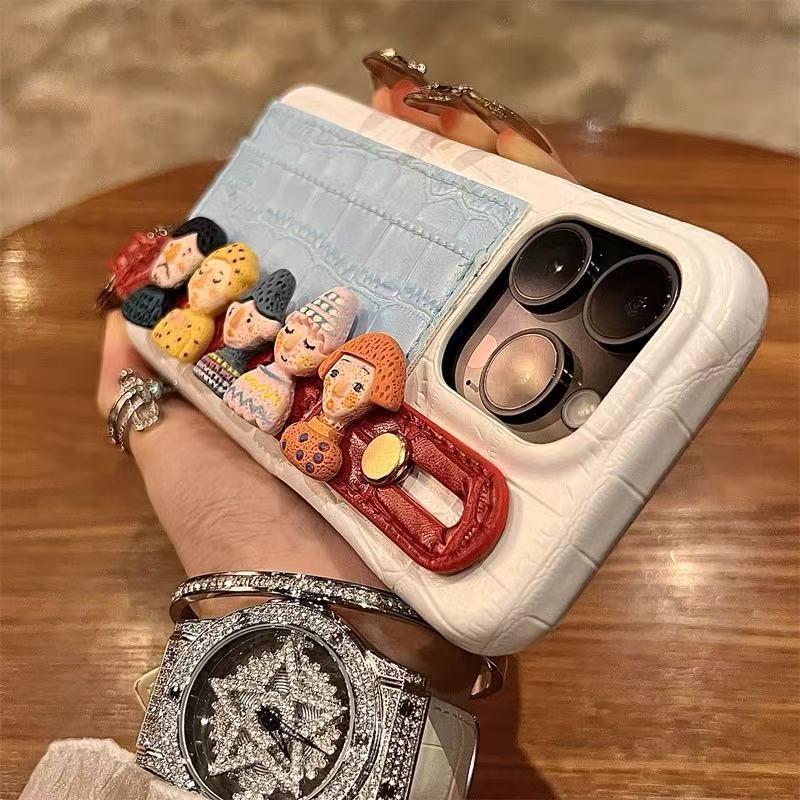 สี Macaron + สายรัดข้อมือ + กระเป๋าการ์ด + ตุ๊กตาฟิกเกอร์ 3D เข้ากันได้กับ iPhone 11 16 15 14 12 13 Pro Max เคส iPhone ป้องกัน anti-drop ฝาหลังกรณี