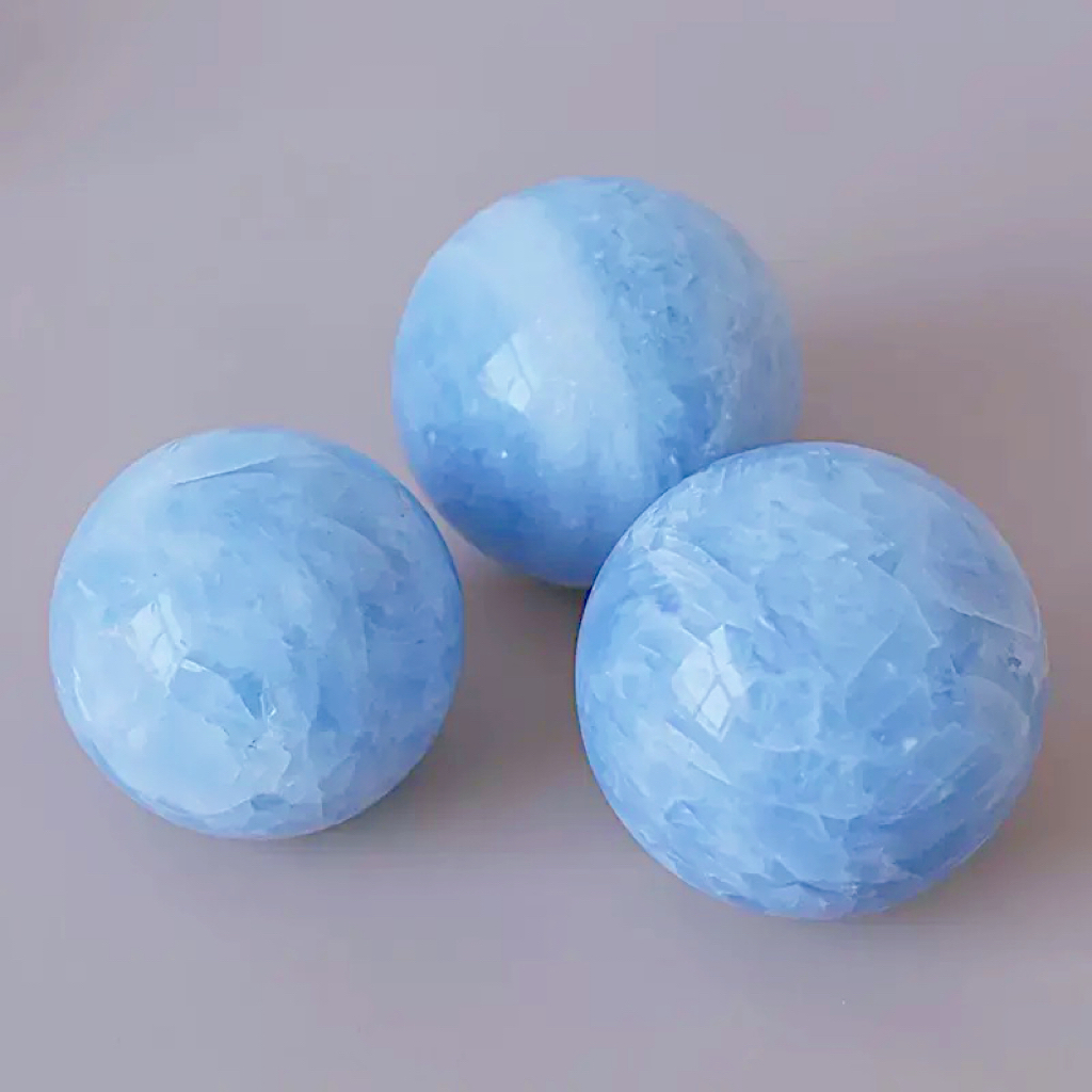 Celestite ลูกแก้วเซเลสไทต์ หินสีน้ำเงิน เสริมฮวงจุ้ย ช่วยสมาธิ ล้างพลังงานเชิงลบตกแต่งบ้าน