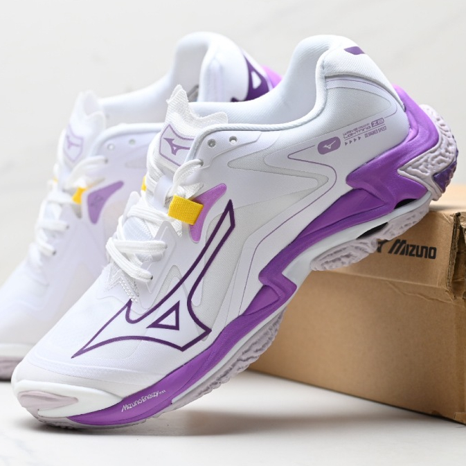 Mizuno Wave Lightning Z8 สีขาวสีม่วงรองเท้ากีฬาและสันทนาการที่สะดวกสบาย