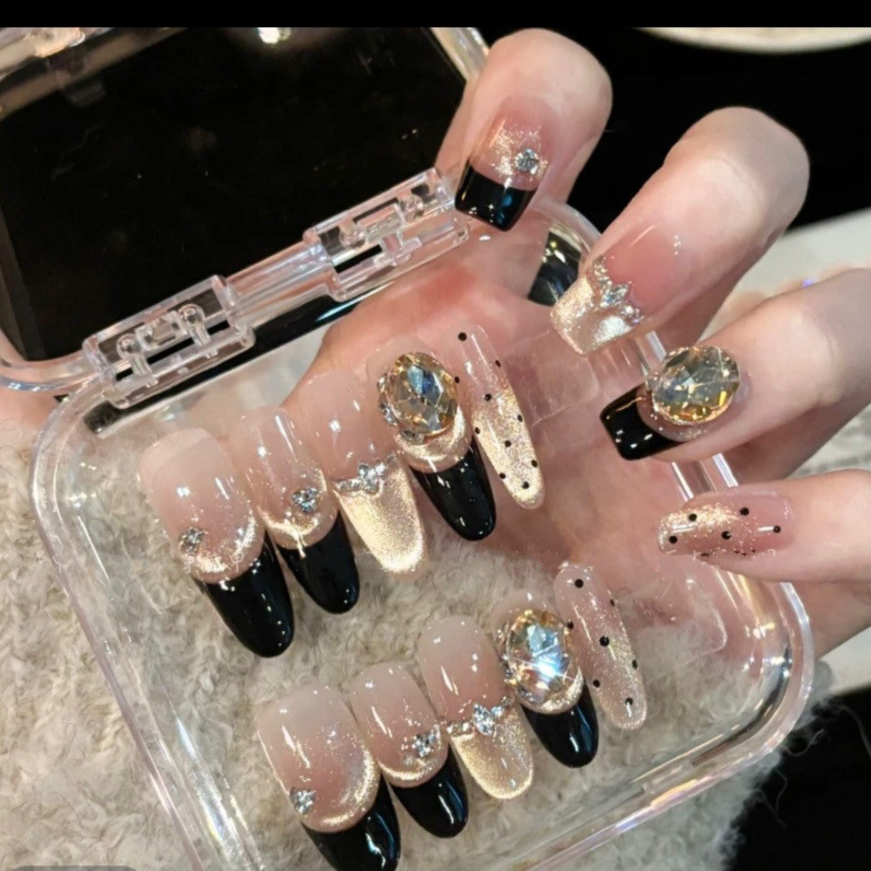 [เจนนี่] เล็บปลอมสีดำแบบฝรั่งเศส ลายตาแมวระยิบระยับ สีแชมเปญ ระดับพรีเมียม ทำมือบริสุทธิ์ สวมใส่เล็บปลอม ชุด 10 ชิ้น