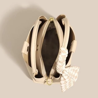 กระเป๋าสะพายผู้หญิง สะพายข้าง กระเป๋าแฟชั่น หนังอย่างดี กระเป๋าถือ Size:22x17x10 cm