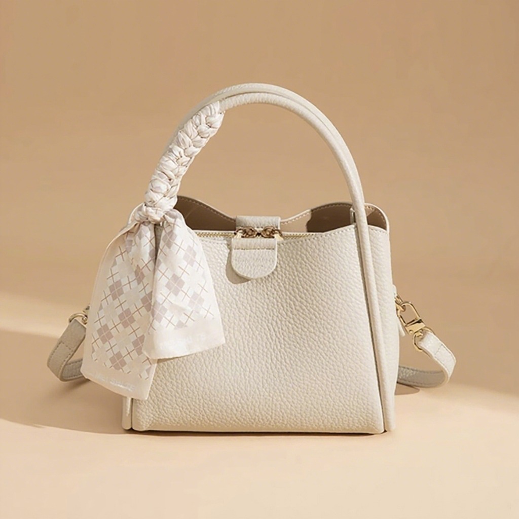 กระเป๋าสะพายผู้หญิง สะพายข้าง กระเป๋าแฟชั่น หนังอย่างดี  กระเป๋าถือ Size:22x17x10 cm