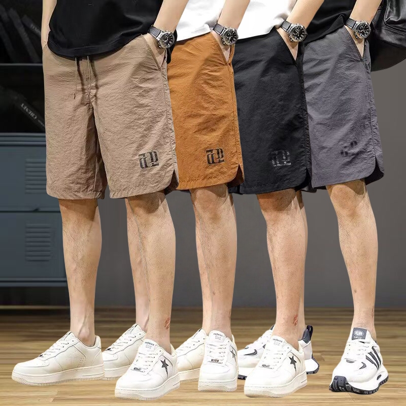 M-5XL กางเกงขาสั้นผู้ชาย ไซส์ใหญ่ ลําลอง ทรงหลวม ผ้าไหมน้ําแข็งมีน้ําหนักเบาและระบายอากาศได้ดี