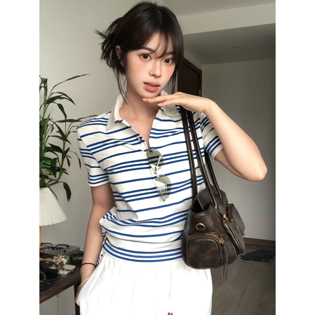 【BANKO】เสื้อยืดโปโลเกาหลี สไตล์ฤดูร้อนสำหรับผู้หญิง แขนสั้น คอปก มีลายริบบิ้นและสีฟ้า