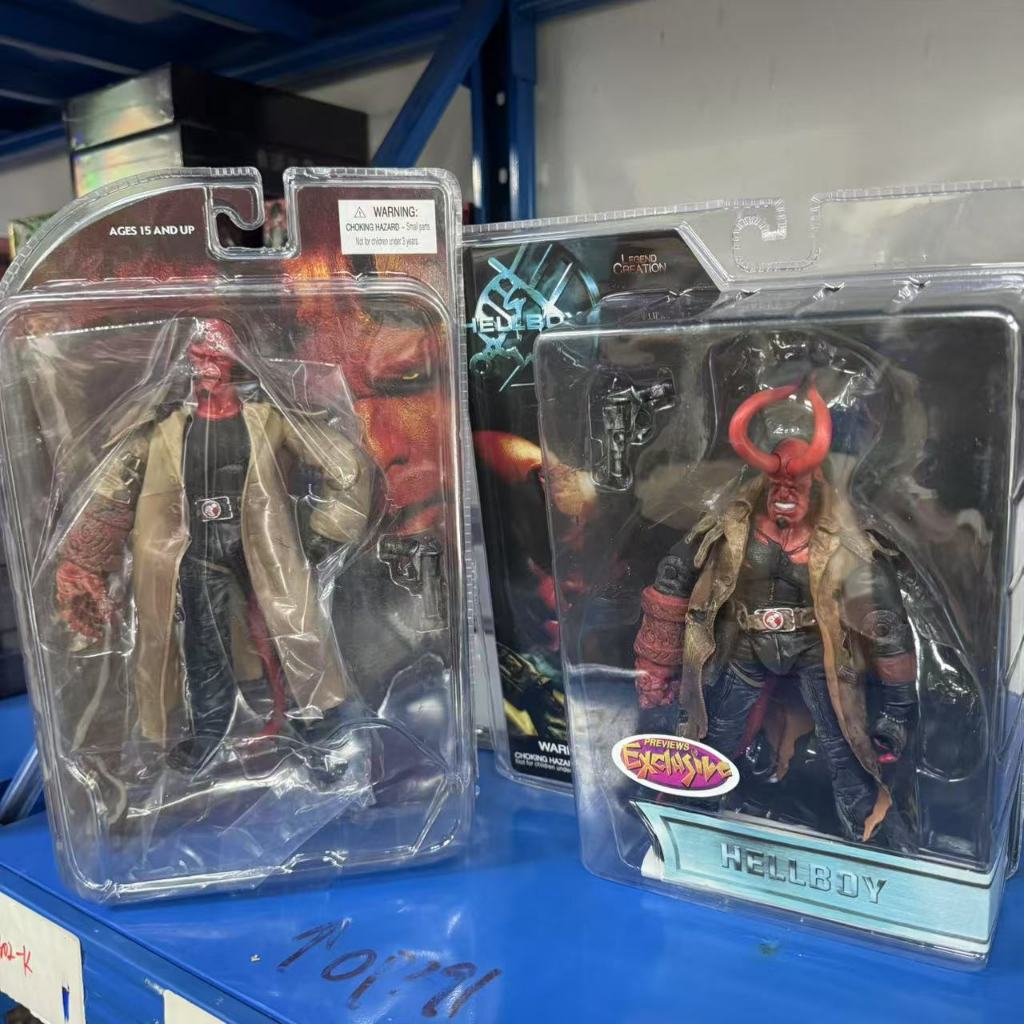 ภาพยนตร์คลาสสิก MEZCO Hellboy PVC Action Figure ของเล่นสะสม