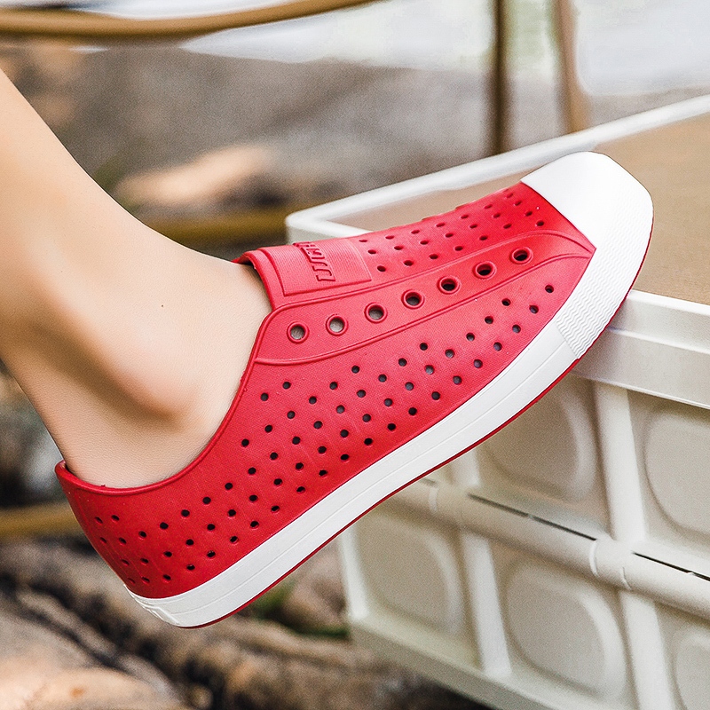 สบายฤดูร้อนผู้ชายปิดนิ้วเท้ารองเท้าแตะลําลองเหมาะสําหรับสวมใส่ทุกวันและสวมใส่ชายหาดขนาด36-45