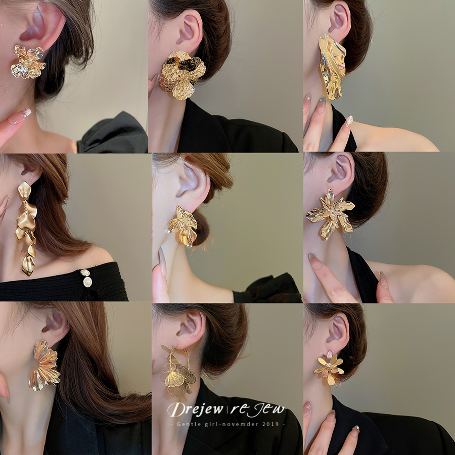 ต่างหูดอกไม้สามมิติสไตล์ยุโรปและอเมริกา สีทองหรูหรา