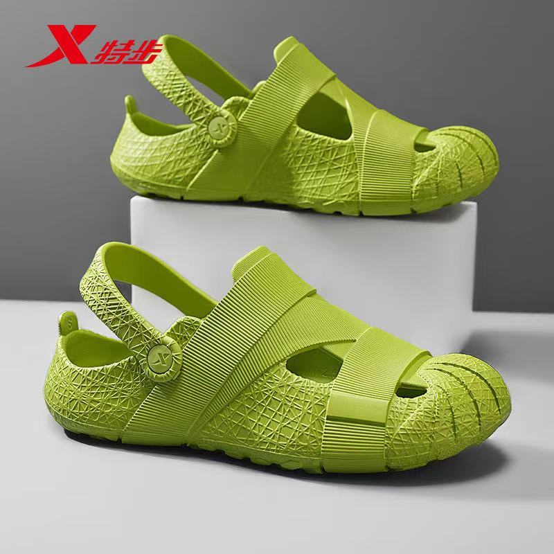 รองเท้าแตะแบบสวม Xtep สําหรับผู้ชายและผู้หญิงรุ่นใหม่สําหรับใส่กลางแจ้งพื้นรองเท้ากันลื่นแบบขนนกและร