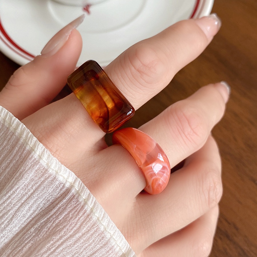 ชุดแหวนอะคริลิคแบบไม่สม่ำเสมอเรขาคณิต สำหรับคนชอบสไตล์โดดเด่น - รูปที่ 4