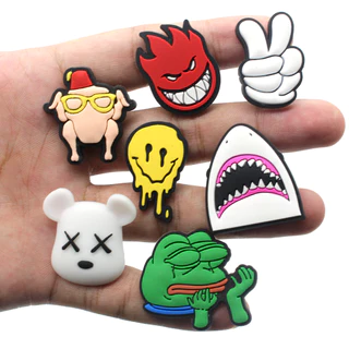 Hot 1 ชิ้น สร้อยข้อมือครอคชาร์มส์แบบการ์ตูน.pin อุปกรณ์ประดับสำหรับรองเท้าแตะ และเครื่องประดับสำหรับผู้ใหญ่ เป็นของขวัญที่ยอดเยี่ยม