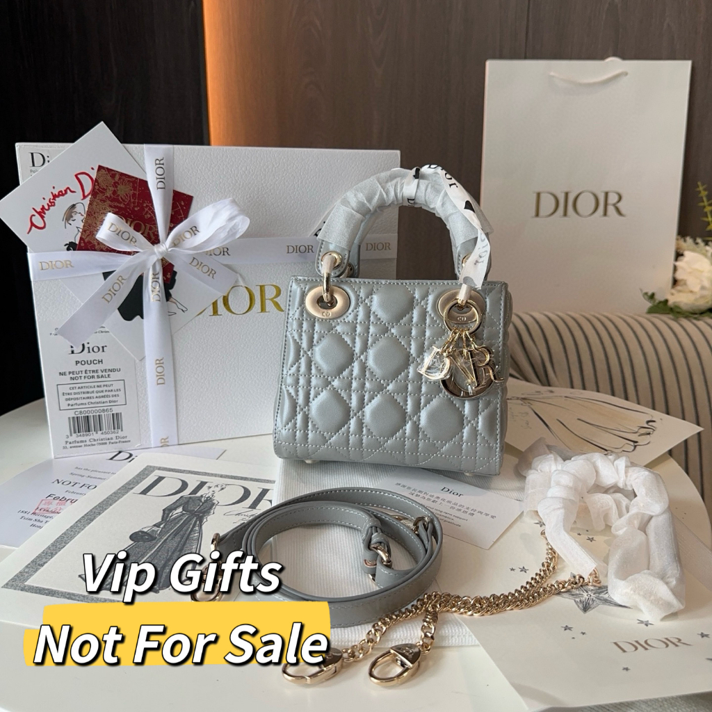 Vip Beauty Counter Full Amount กระเป๋าสะพายข้าง Pearlescent แบบพกพาสำหรับสุภาพสตรี ดีไซน์แฟชั่นพร้อมโซ่