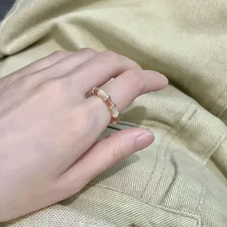 แหวนดีไซน์เฉพาะสำหรับผู้หญิง สายรุ้ง dopamine สไตล์ สำหรับสวมใส่วันประจำและนิ้วนาง