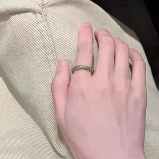 แหวนดีไซน์เฉพาะสำหรับผู้หญิง สายรุ้ง dopamine สไตล์ สำหรับสวมใส่วันประจำและนิ้วนาง