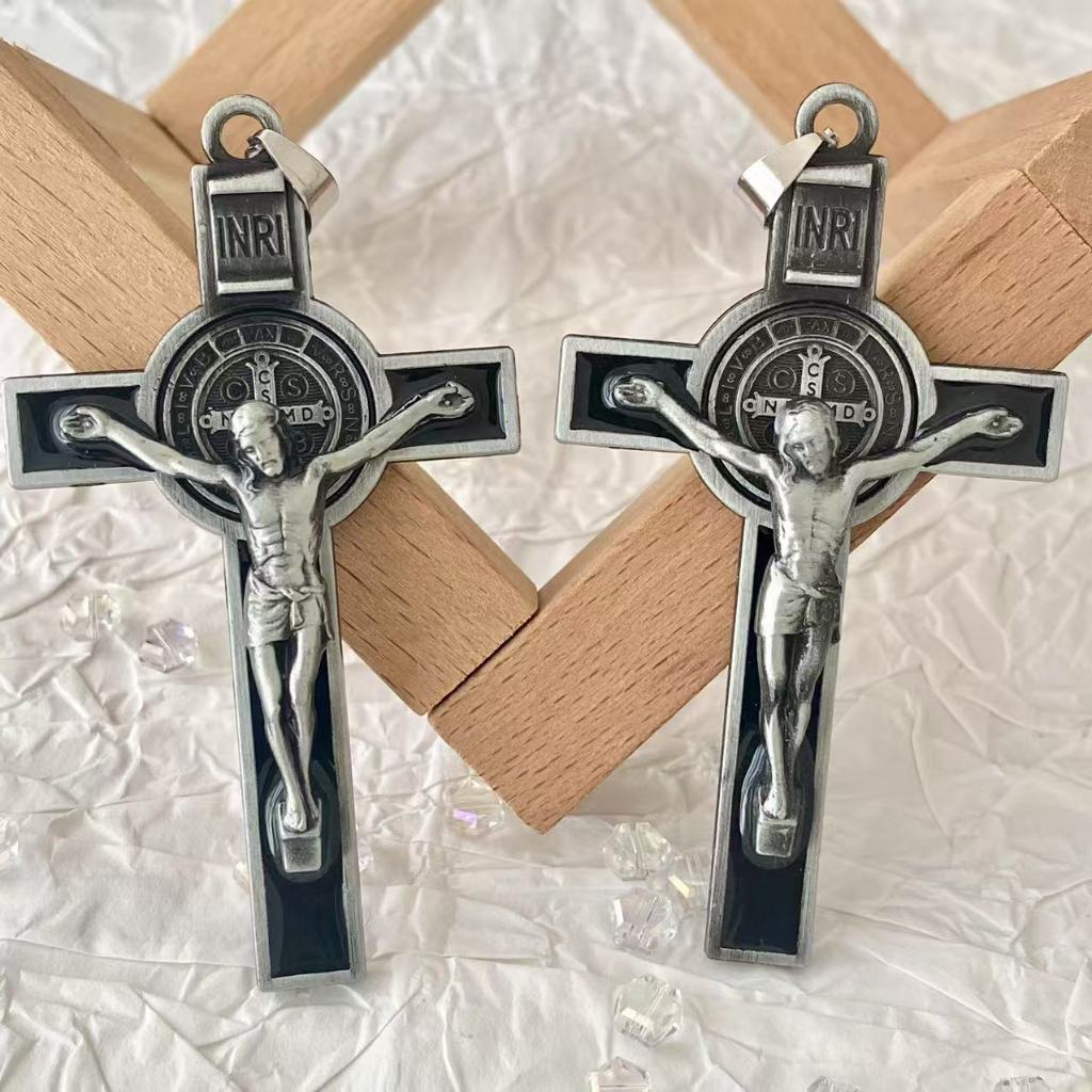 Saint Benedict Crucifix จี้ 5 ชิ้น เครื่องประดับศาสนาสำหรับผู้หญิงและผู้ชาย