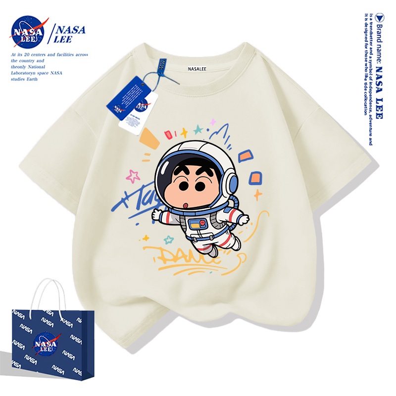 【สินค้ามีในสต็อก】เสื้อยืดเด็ก NASA สีขาว ผ้าฝ้าย 100% ลายชินจังนักบินอวกาศ (Crayon Shin-chan Astronaut)
