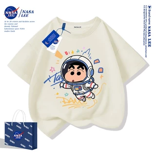 【สินค้ามีในสต็อก】เสื้อยืดเด็ก NASA สีขาว ผ้าฝ้าย 100% ลายชินจังนักบินอวกาศ (Crayon Shin-chan Astronaut)
