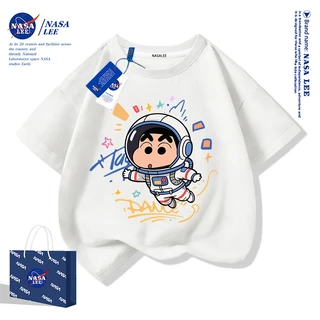 【สินค้ามีในสต็อก】เสื้อยืดเด็ก NASA สีขาว ผ้าฝ้าย 100% ลายชินจังนักบินอวกาศ (Crayon Shin-chan Astronaut)