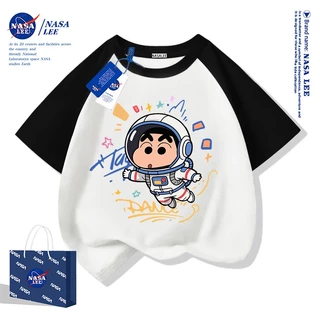 【สินค้ามีในสต็อก】เสื้อยืดเด็ก NASA สีขาว ผ้าฝ้าย 100% ลายชินจังนักบินอวกาศ (Crayon Shin-chan Astronaut)