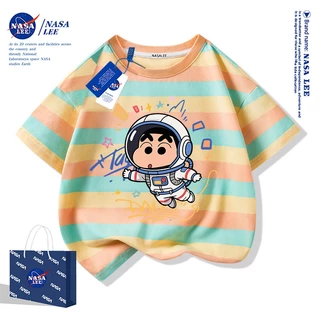 【สินค้ามีในสต็อก】เสื้อยืดเด็ก NASA สีขาว ผ้าฝ้าย 100% ลายชินจังนักบินอวกาศ (Crayon Shin-chan Astronaut)