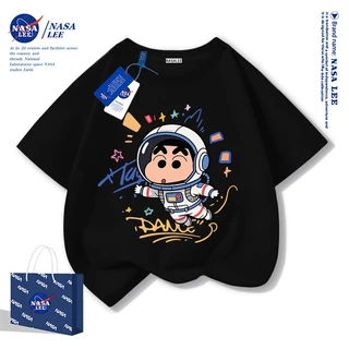 【สินค้ามีในสต็อก】เสื้อยืดเด็ก NASA สีขาว ผ้าฝ้าย 100% ลายชินจังนักบินอวกาศ (Crayon Shin-chan Astronaut)