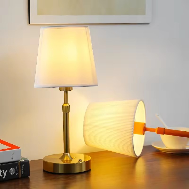โคมไฟตั้งโต๊ะศิลปะผ้าหดหรี่แสงได้วินเทจแบบชาร์จไฟได้สําหรับห้องนอนแสงบรรยากาศ